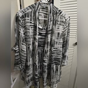 JM Collection Black and White Patterned Top